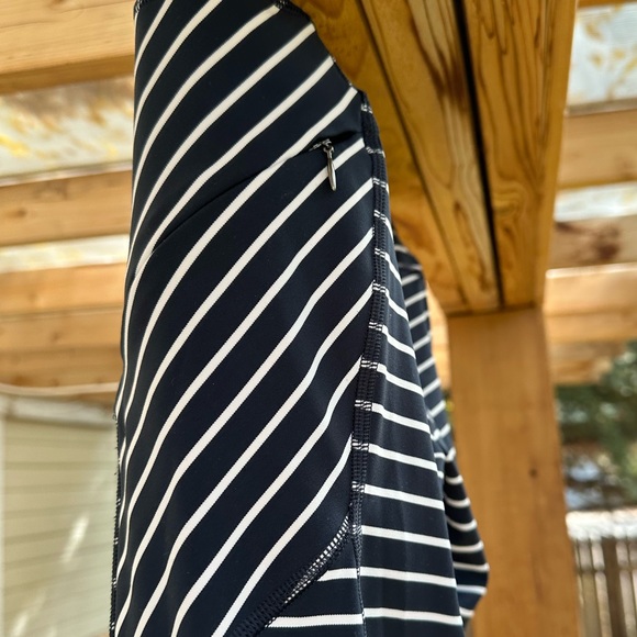 Athleta Navy White Striped Contender 7/8 Leggings Tights small - Picture 10 of 17